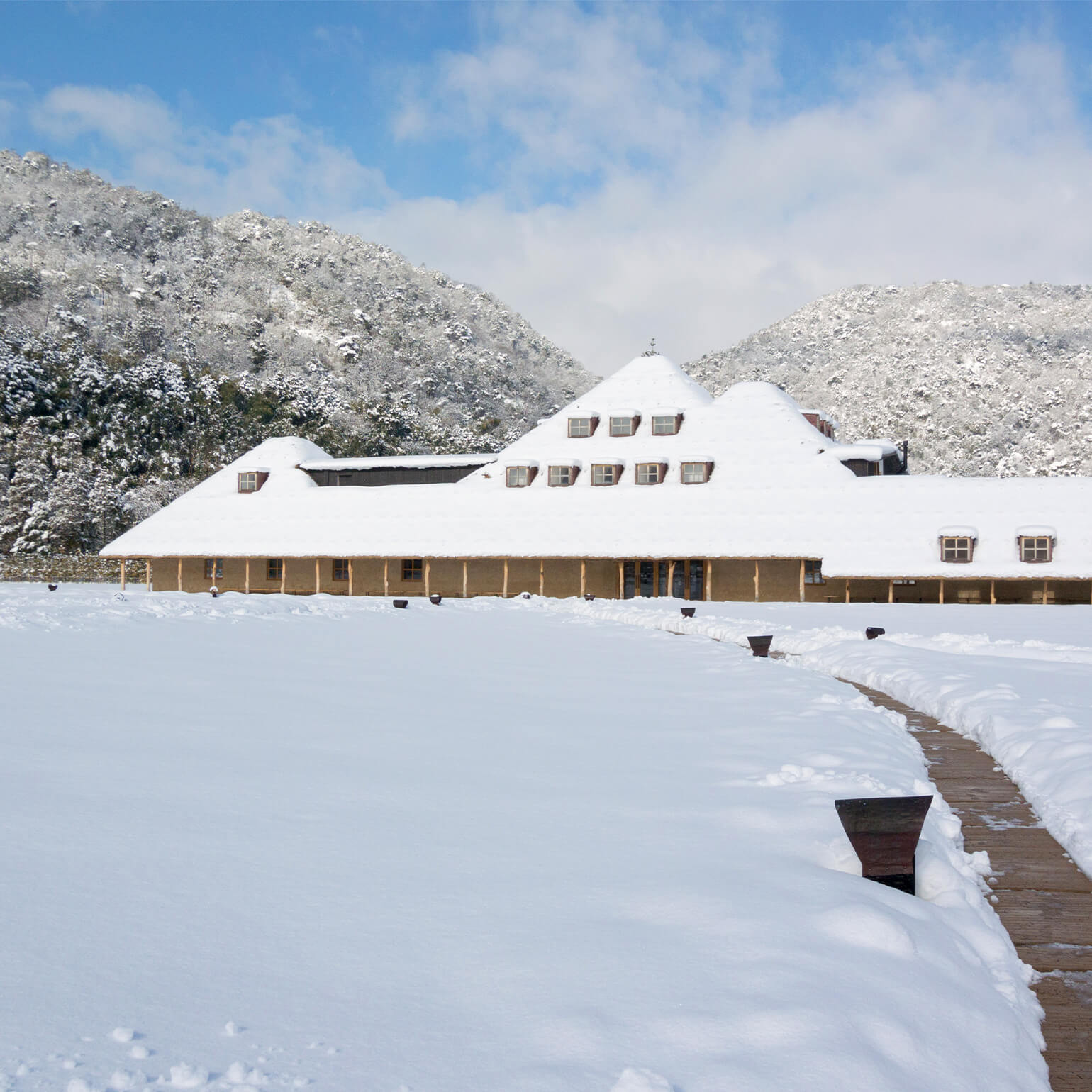 たねやの二十四節気：雪屋根